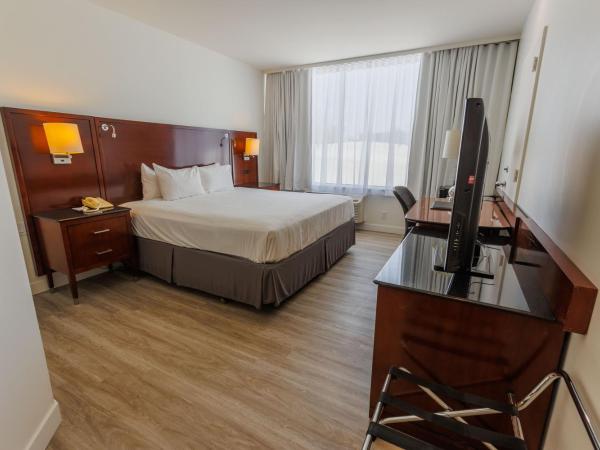 Travelodge by Wyndham Quebec City Hotel & Convention Centre : photo 2 de la chambre chambre lit king-size - accessible aux personnes à mobilité réduite - non-fumeurs