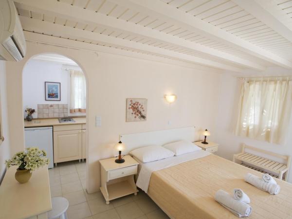 Villa Margarita : photo 1 de la chambre studio double - vue sur jardin