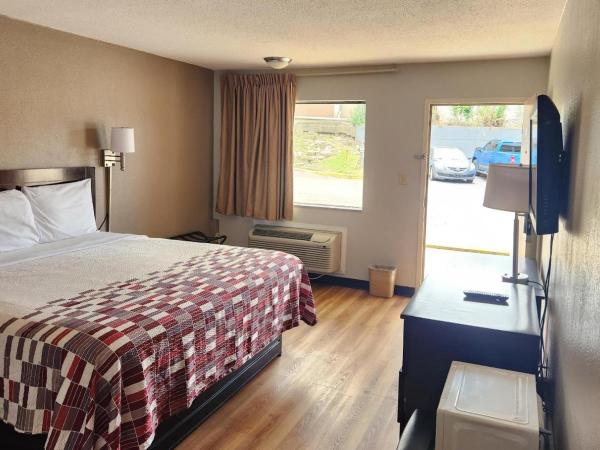 Red Roof Inn Memphis - Airport : photo 3 de la chambre chambre lit king-size supérieure - non-fumeurs