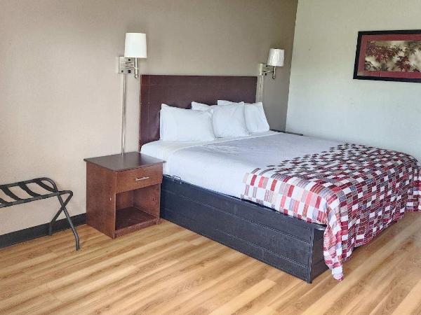 Red Roof Inn Memphis - Airport : photo 2 de la chambre chambre lit king-size supérieure - non-fumeurs