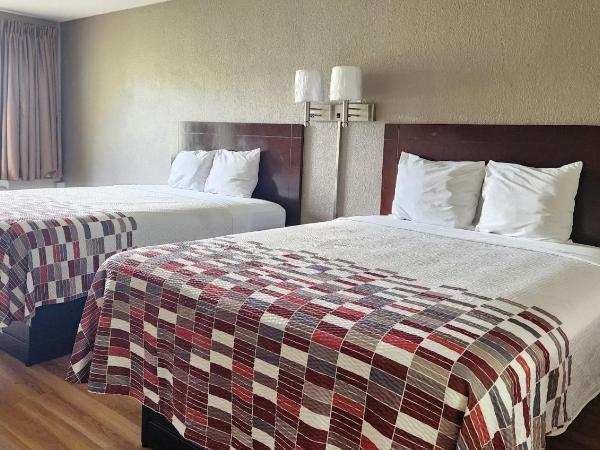 Red Roof Inn Memphis - Airport : photo 1 de la chambre chambre deluxe avec 2 lits doubles - non-fumeurs