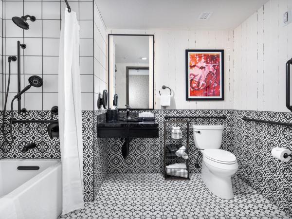 Silverton Casino Lodge - Newly Renovated : photo 4 de la chambre lodge 2 queens beds ada