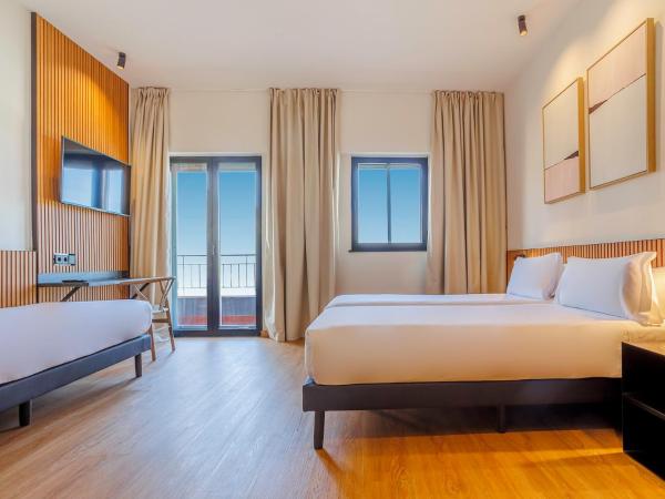 Hotel Acta Madfor : photo 4 de la chambre chambre quadruple