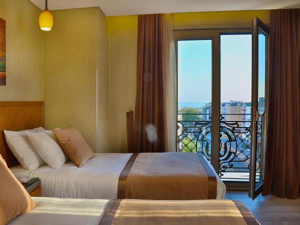 Corner Hotel Laleli : photo 2 de la chambre chambre familiale