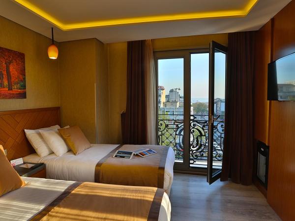 Corner Hotel Laleli : photo 4 de la chambre chambre familiale