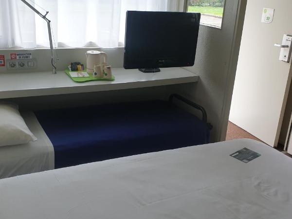 Campanile Chalon sur Saône : photo 3 de la chambre chambre avec 1 lit double et 1 lit junior