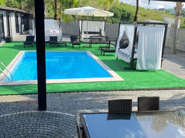 Lux House : photo 4 de la chambre appartement - vue sur piscine 