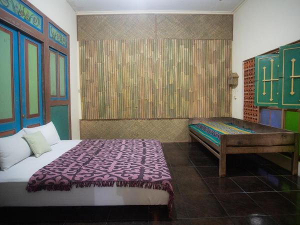 Rumah Kalpataru : photo 2 de la chambre chambre double avec lit d'appoint