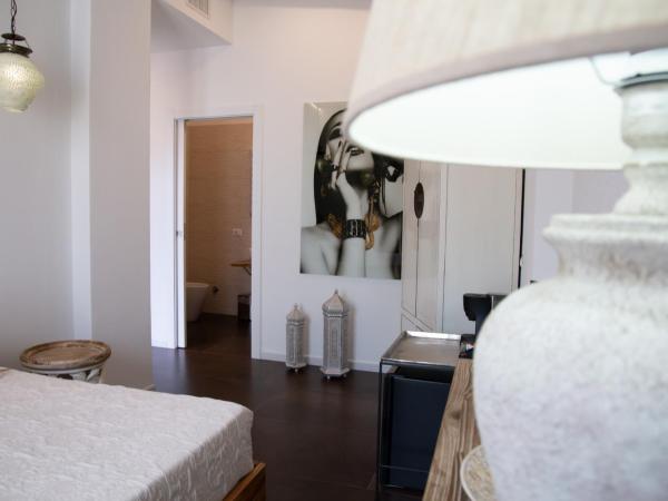 Amelia Apts & Rooms : photo 4 de la chambre chambre double - vue sur jardin