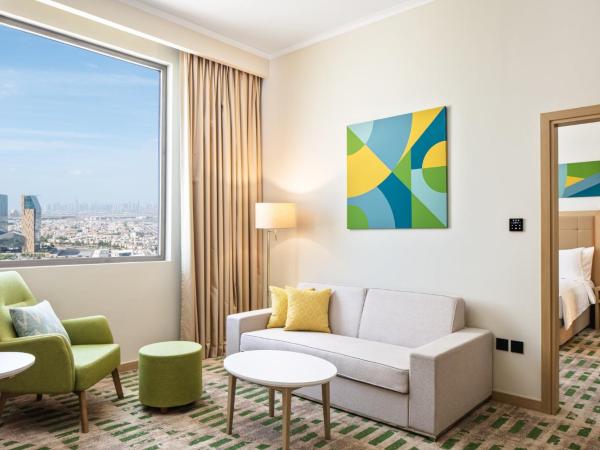 Holiday Inn & Suites - Dubai Science Park, an IHG Hotel : photo 10 de la chambre suite 1 chambre