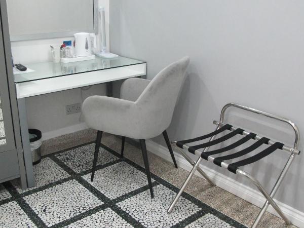 Alhambra Hotel : photo 4 de la chambre chambre simple avec salle de bains commune