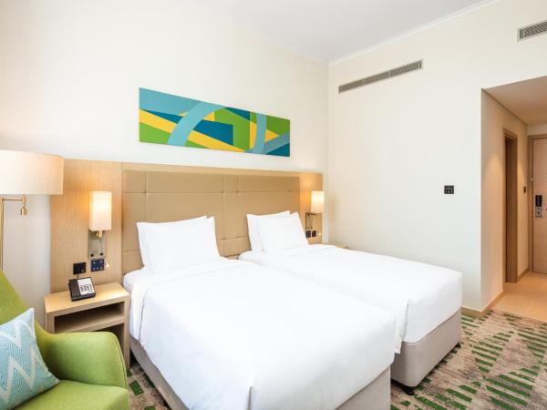 Holiday Inn & Suites - Dubai Science Park, an IHG Hotel : photo 5 de la chambre chambre lits jumeaux premium