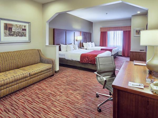 Comfort Suites : photo 8 de la chambre suite avec 2 lits queen-size et canapé-lit - non-fumeurs