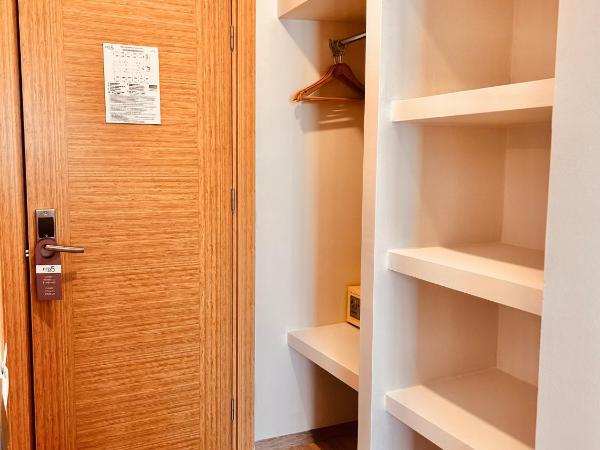 FİFTY5 SUİTE HOTEL : photo 3 de la chambre chambre triple avec vue