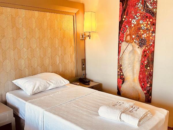 FİFTY5 SUİTE HOTEL : photo 1 de la chambre chambre double avec balcon (2 adultes + 1 enfant)