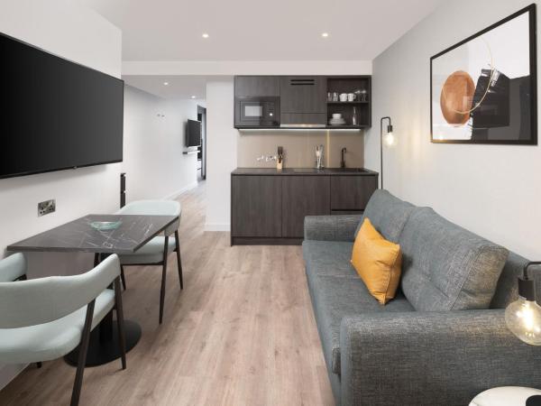 Residence Inn by Marriott Manchester Piccadilly : photo 9 de la chambre suite 1 chambre lit queen-size avec canapé-lit