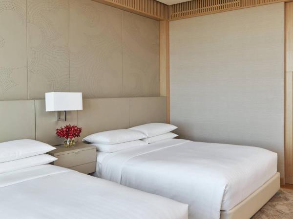 Bangkok Marriott Hotel Sukhumvit : photo 1 de la chambre chambre exécutive avec 2 lits doubles et accès au salon exécutif