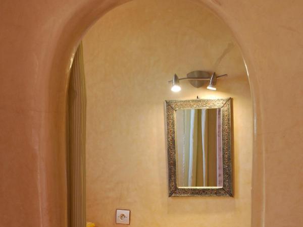 Riad Titima Essaouira : photo 6 de la chambre chambre double avec patio