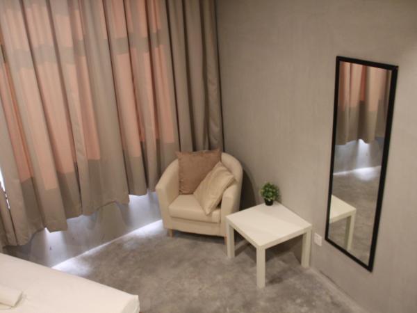 Tido Hostel Penang : photo 1 de la chambre chambre double avec salle de bains commune