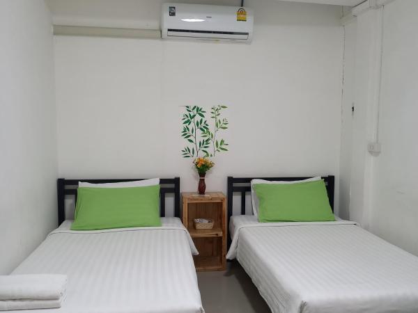 Happy Hostel : photo 7 de la chambre chambre lits jumeaux standard