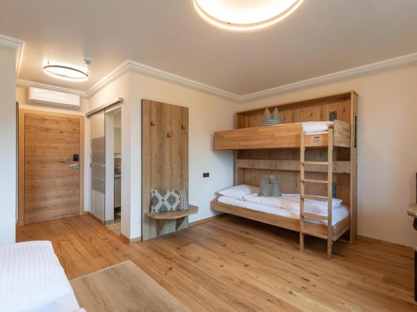 Hotel Frauenschuh Garni : photo 1 de la chambre chambre familiale avec balcon