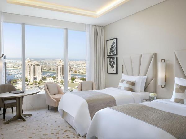 The St. Regis Dubai, The Palm : photo 1 de la chambre chambre lits jumeaux deluxe - vue sur ville