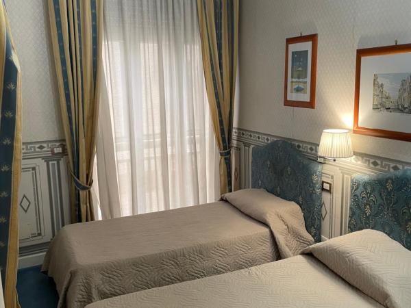 City Hall : photo 5 de la chambre chambre lits jumeaux - vue sur jardin