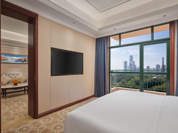 Hotel Indigo Shenzhen Overseas Chinese Town, an IHG Hotel : photo 2 de la chambre suite 1 chambre lit king-size