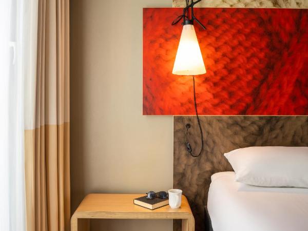 ibis Edinburgh Centre Royal Mile - Hunter Square : photo 2 de la chambre chambre double premium avec canapé-lit