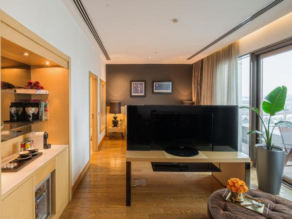 Wyndham Ankara : photo 1 de la chambre suite lit king-size avec terrasse