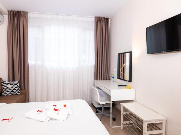 City Plaza Apartments & Rooms : photo 4 de la chambre chambre de rez-de-chaussée