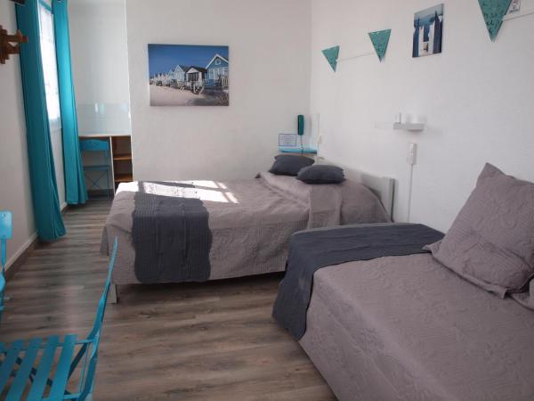 Hôtel Restaurant - Villa Les Sirènes : photo 9 de la chambre chambre triple basique