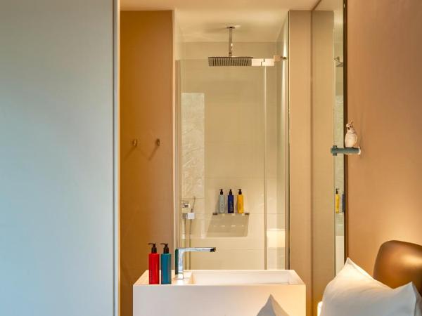 SO/ Berlin Das Stue : photo 1 de la chambre chambre lit king-size so stue avec vue