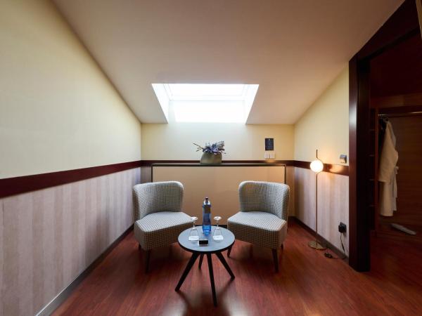 Catalonia El Pilar : photo 2 de la chambre chambre double supérieure mansardée