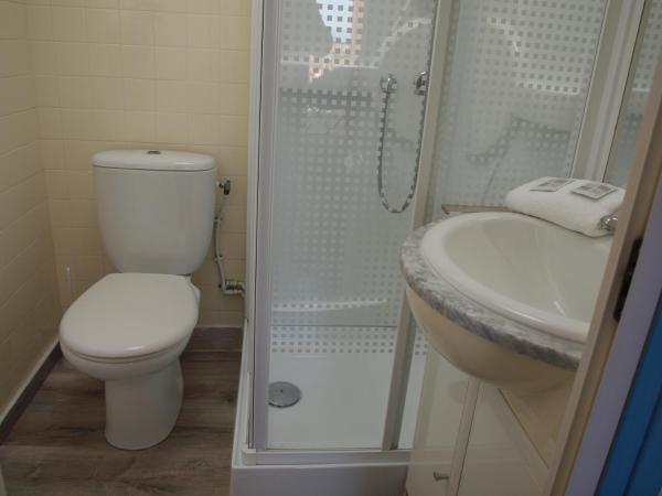 Hôtel Restaurant - Villa Les Sirènes : photo 5 de la chambre chambre double standard