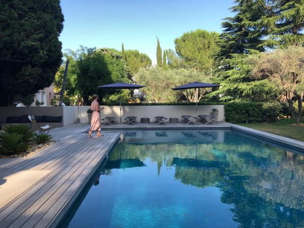 Maison La Roselière : photo 7 de la chambre suite - vue sur piscine 