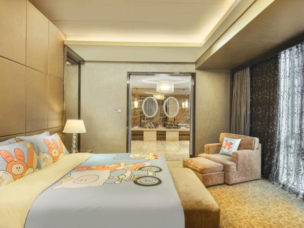 Crowne Plaza Beijing Chaoyang U-Town, an IHG Hotel - within 30 minutes to Forbidden City by metro : photo 2 de la chambre suite lit king-size junior avec accès au salon