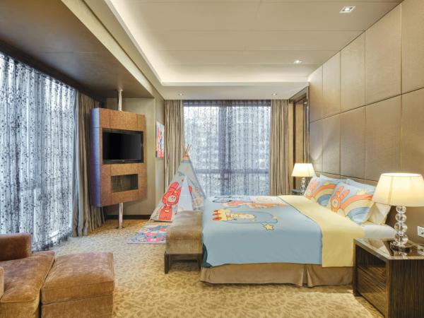 Crowne Plaza Beijing Chaoyang U-Town, an IHG Hotel - within 30 minutes to Forbidden City by metro : photo 4 de la chambre suite lit king-size junior avec accès au salon