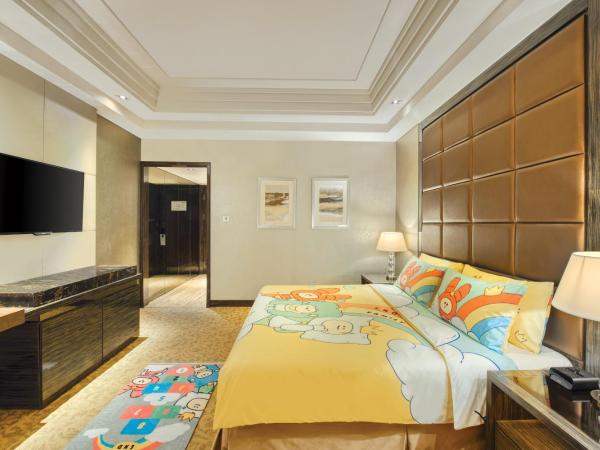 Crowne Plaza Beijing Chaoyang U-Town, an IHG Hotel - within 30 minutes to Forbidden City by metro : photo 5 de la chambre suite lit king-size junior avec accès au salon