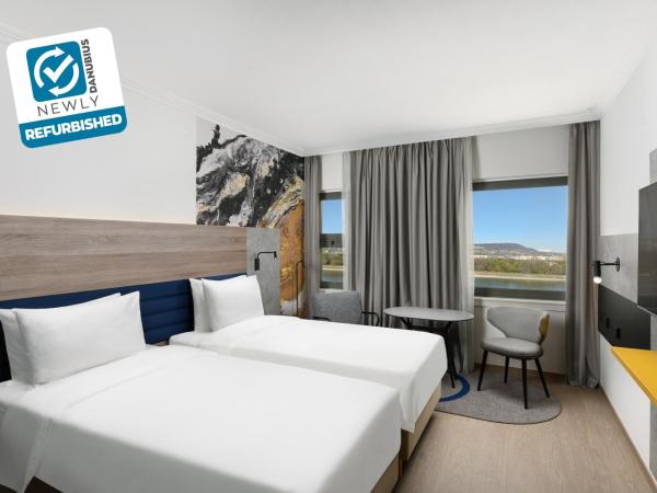 Danubius Hotel Helia : photo 1 de la chambre chambre lits jumeaux premium - vue sur fleuve (récemment rénovée)