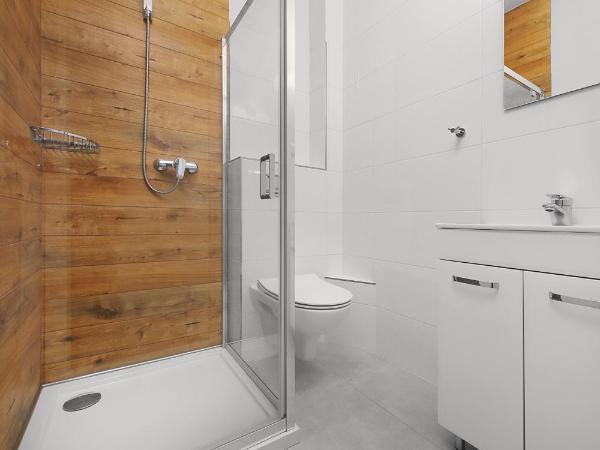 Moon Hostel Kraków : photo 7 de la chambre chambre double avec salle de bains