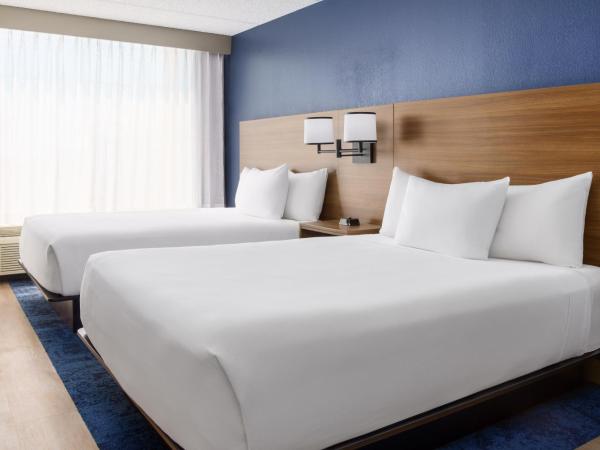 Hyatt Place across from Universal Orlando Resort : photo 5 de la chambre queen room with two queen beds with sofa bed and tub