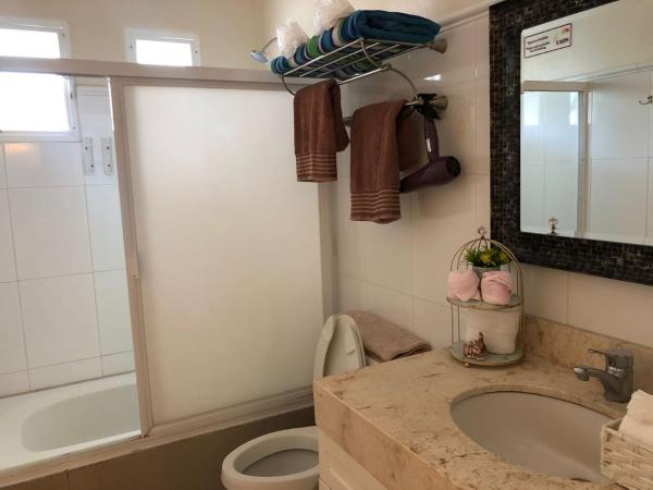 Villa Segovia : photo 10 de la chambre chambre double ou lits jumeaux avec accès piscine