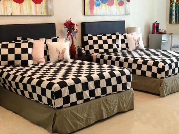 Villa Segovia : photo 2 de la chambre chambre double ou lits jumeaux avec accès piscine