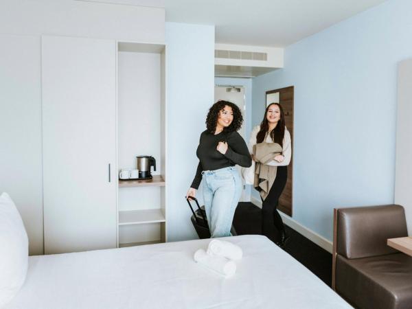 Rotterdam Teleport Hotel : photo 4 de la chambre chambre lit king-size