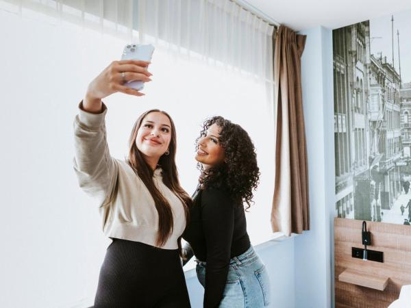 Rotterdam Teleport Hotel : photo 5 de la chambre chambre lit king-size