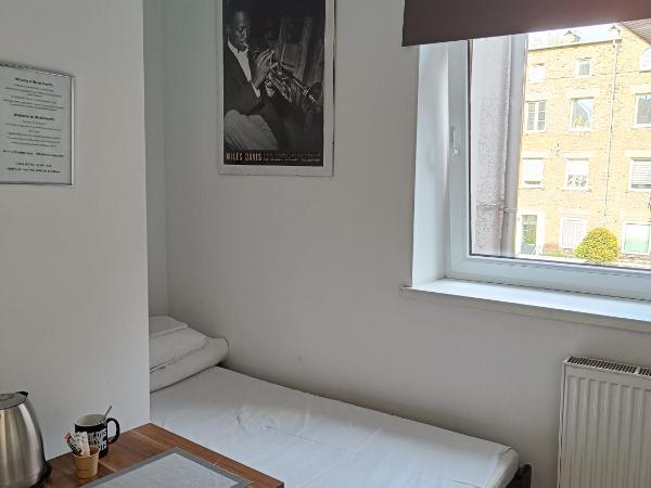 Blues Rooms : photo 2 de la chambre chambre simple avec salle de bains commune