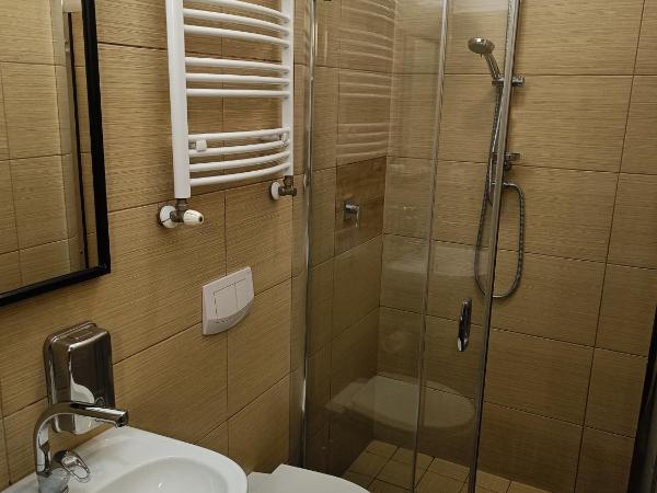 Blues Rooms : photo 2 de la chambre petite chambre double avec salle de bains commune