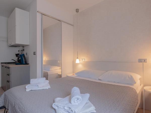 L&B Old Town Studio Apartments : photo 5 de la chambre appartement