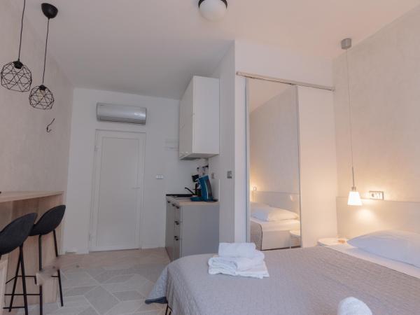 L&B Old Town Studio Apartments : photo 7 de la chambre appartement